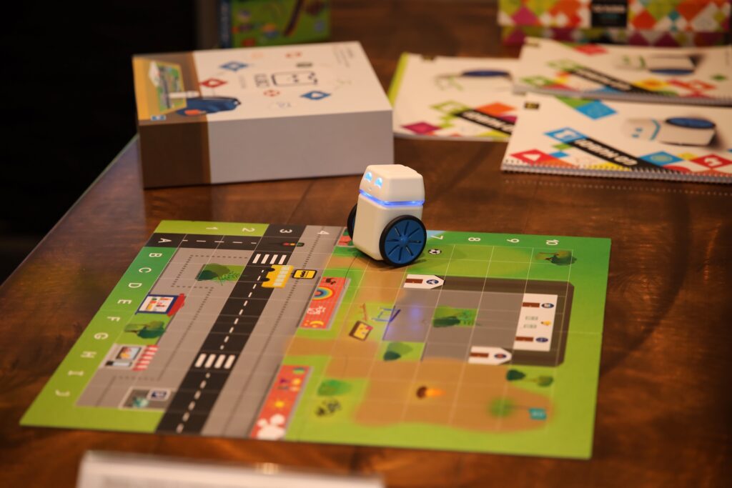 El proyecto Go-Steam by Edelvives ofrece más de 325 proyectos curriculares integrados con tecnología STEAM y un modelo de acompañamiento docente para centros educativos dominicanos