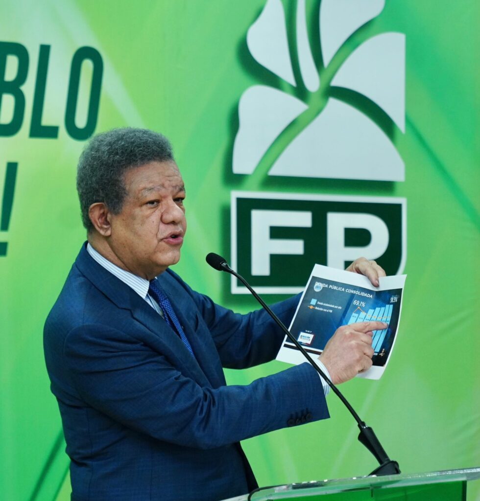 Expresidente señala que el país requiere acciones concretas ante el alza de los combustibles y el costo de la vida, y advierte que no se puede trasladar la crisis al pueblo.
