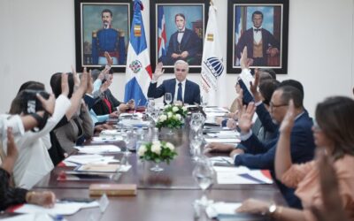 La iniciativa, aprobada por el Consejo Nacional de Educación (CNE), integra pensamiento computacional e inteligencia artificial al currículo escolar.