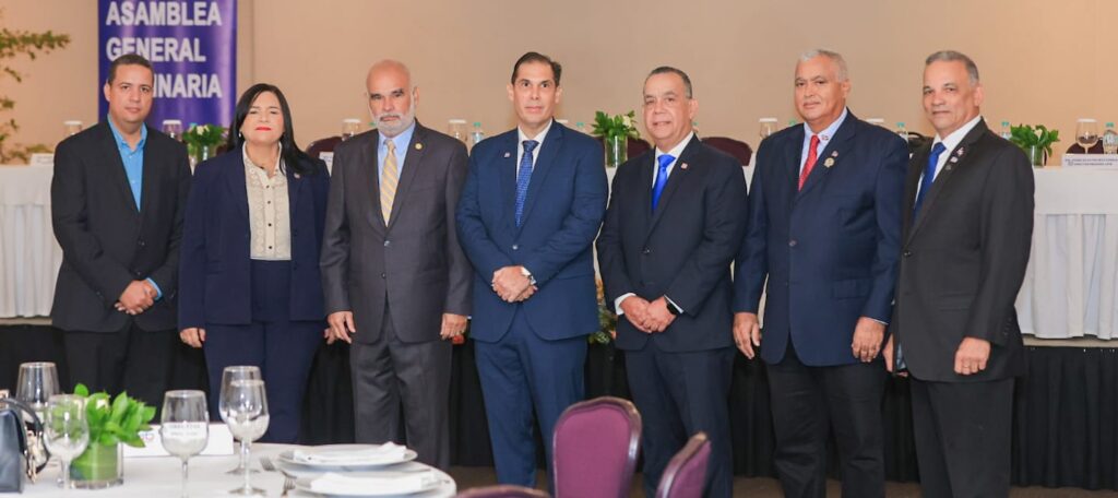Representantes del Instituto de Tasadores Dominicanos (ITADO)