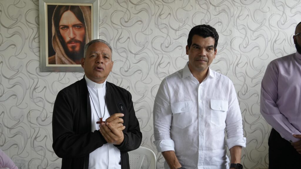 Wellington Arnaud se reúne con comité de veeduría