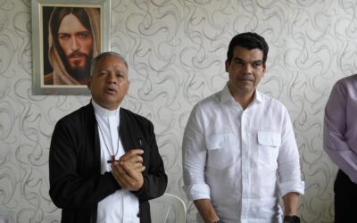 Wellington Arnaud se reúne con comité de veeduría