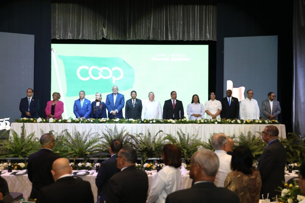 El presidente de COOPNAMA anunció que la institución proyecta la instalación de 12 nuevas oficinas de servicios, de las cuales cuatro de ellas están en su etapa final de preparación para operar y completar 31 provincias y el Distrito Nacional.