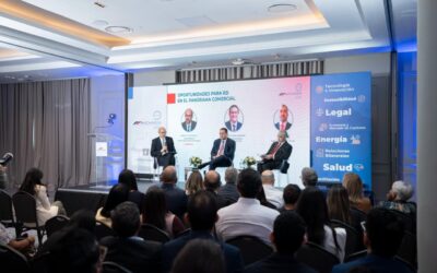 El conversatorio en la Cámara Americana de Comercio de la República Dominicana (AMCHAMDR).