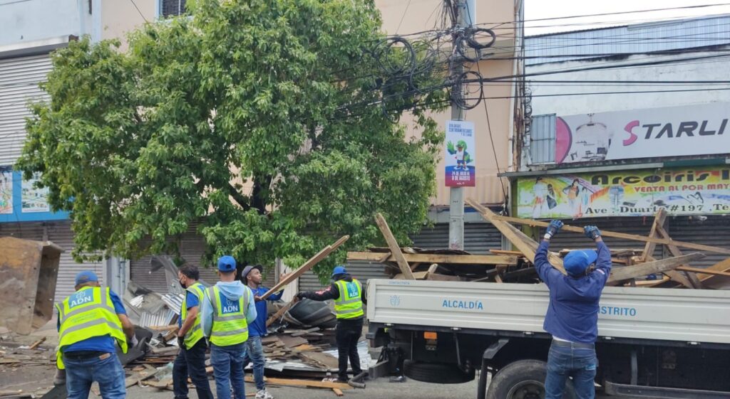 La Asociación de Buhoneros de la av. París, la Asociación Paseo Comercial Duarte y la Asociación de Buhoneros de la Calle París y Zonas Aledañas valoran los operativos