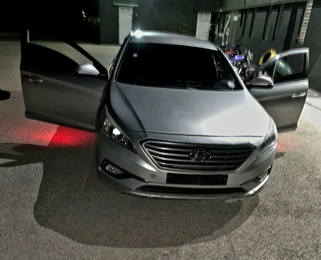 Carro con indocumentados