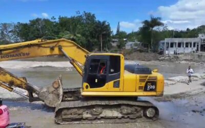 Equipos pesados del INDRHI trabajan en río Camú
