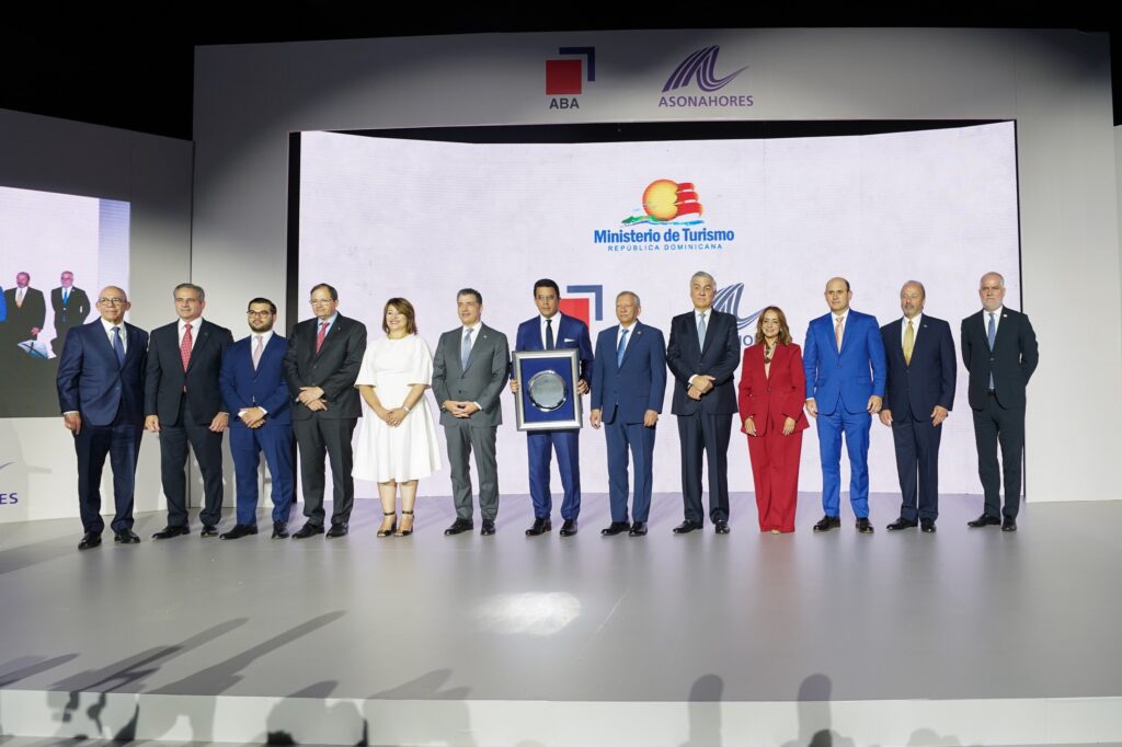 Representantes de ambos sectores participaron en el foro “Capital, Confianza y Crecimiento: Banca y Turismo”, que llevaron a cabo Asonahores y la ABA, en el Hotel El Embajador.