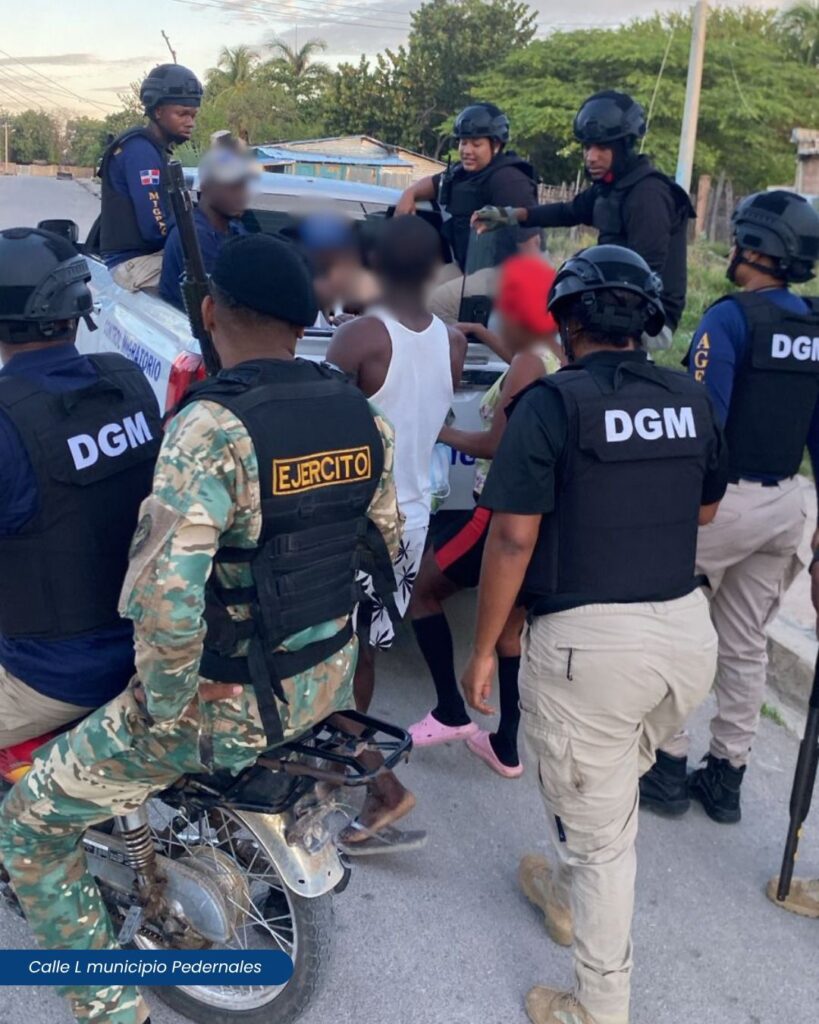 Agentes de la Dirección General de Migración (DGM).