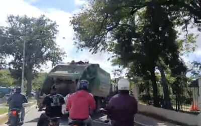 Se establece que agente realizó disparos disuasivos para evitar un linchamiento en el Palacio de Justicia.