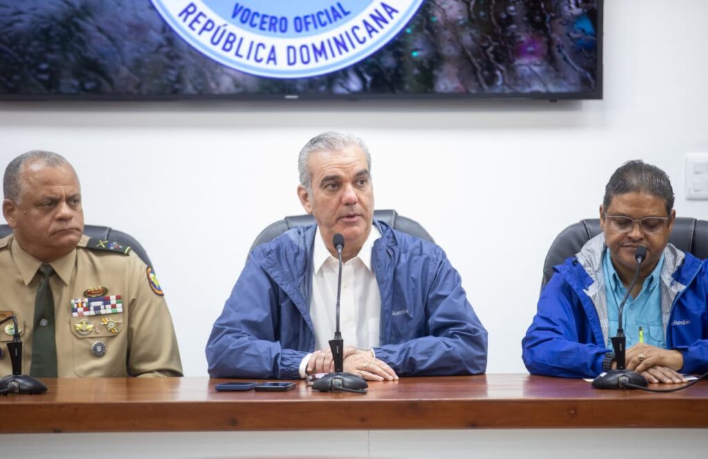 Presidente Abinader en el COE
