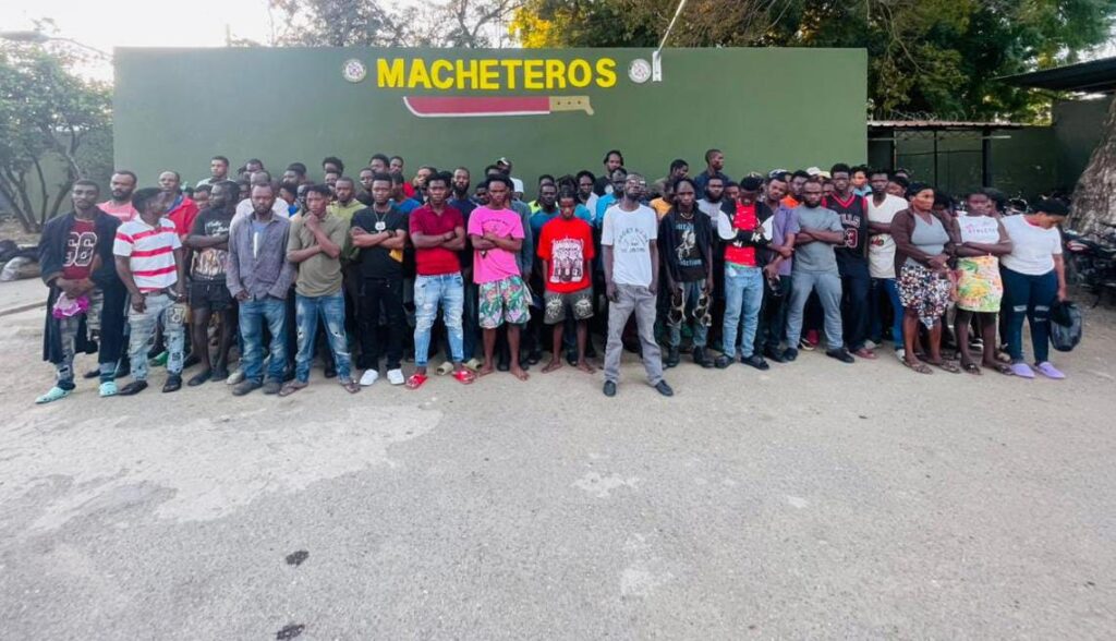 En el mismo periodo fueron decomisados más de un millón de cigarrillos de contrabando, puestas a disposición del Ministerio Público 67 personas y retenidos 196 vehículos utilizados en actos ilícitos.