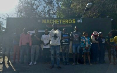 El vehículo fue interceptado en el callejón de la Guayaba del distrito municipal de Pueblo Nuevo, del municipio Mao, luego de que el conductor intentara escapar de los miembros del ERD.