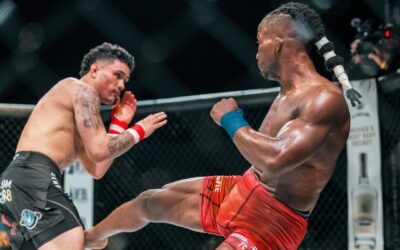 El dominicano “La Mole” Santos (derecha) ataca a Landon Quiñonez en la pelea que protagonizaron el pasado sábado en el marco del Gran Prix Internacional de MMA.