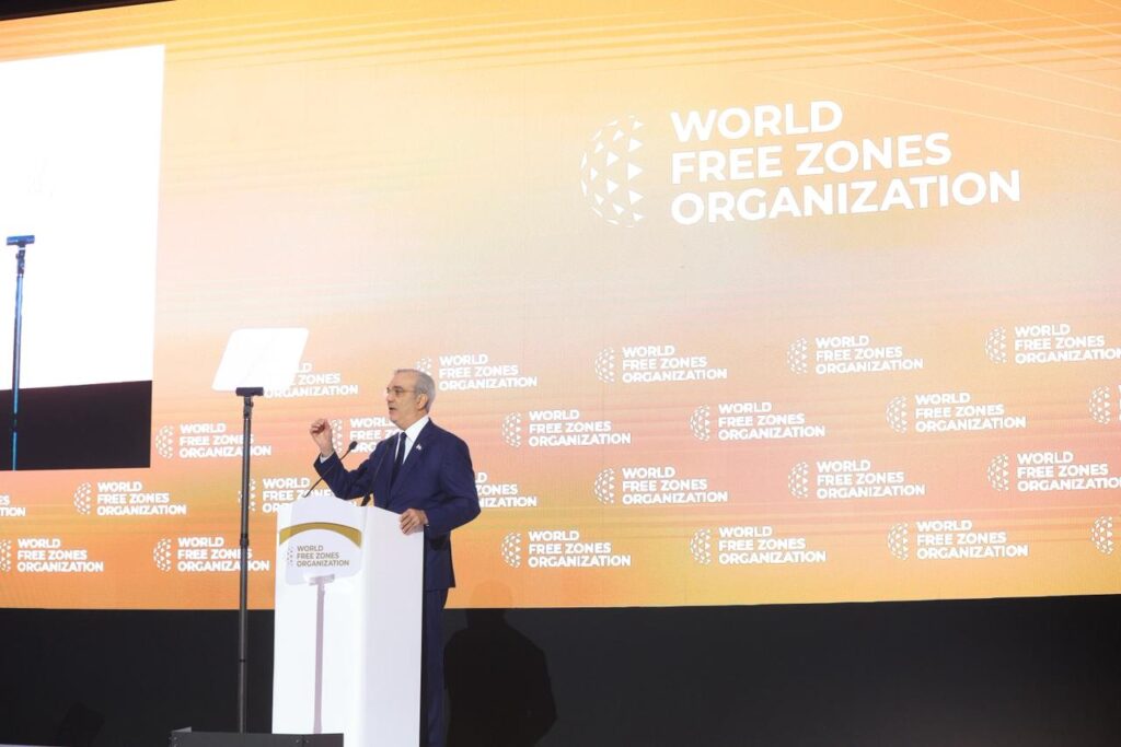 El mandatario expuso ante líderes globales las ventajas competitivas del país para atraer capital extranjero, expandir zonas francas y fortalecer el nearshoring