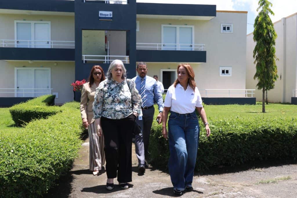 Buscan desarrollar proyectos conjuntos de innovación, actualización de competencias y vinculación laboral, incluyendo una propuesta para crear una cocina de innovación en el Centro Tecnológico Hermanas Mirabal