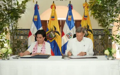 Los cancilleres Gabriela Sommerfeld, de la República del Ecuador, y Roberto Álvarez, de la República Dominicana.