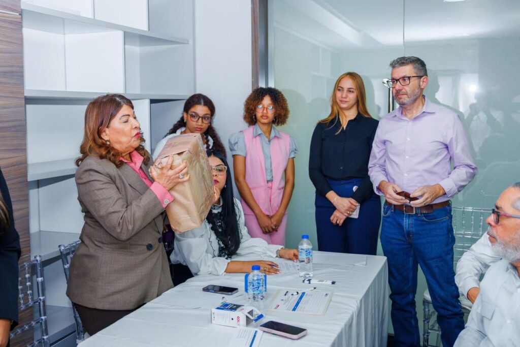 Comité de Compras y Contrataciones de RD Vial