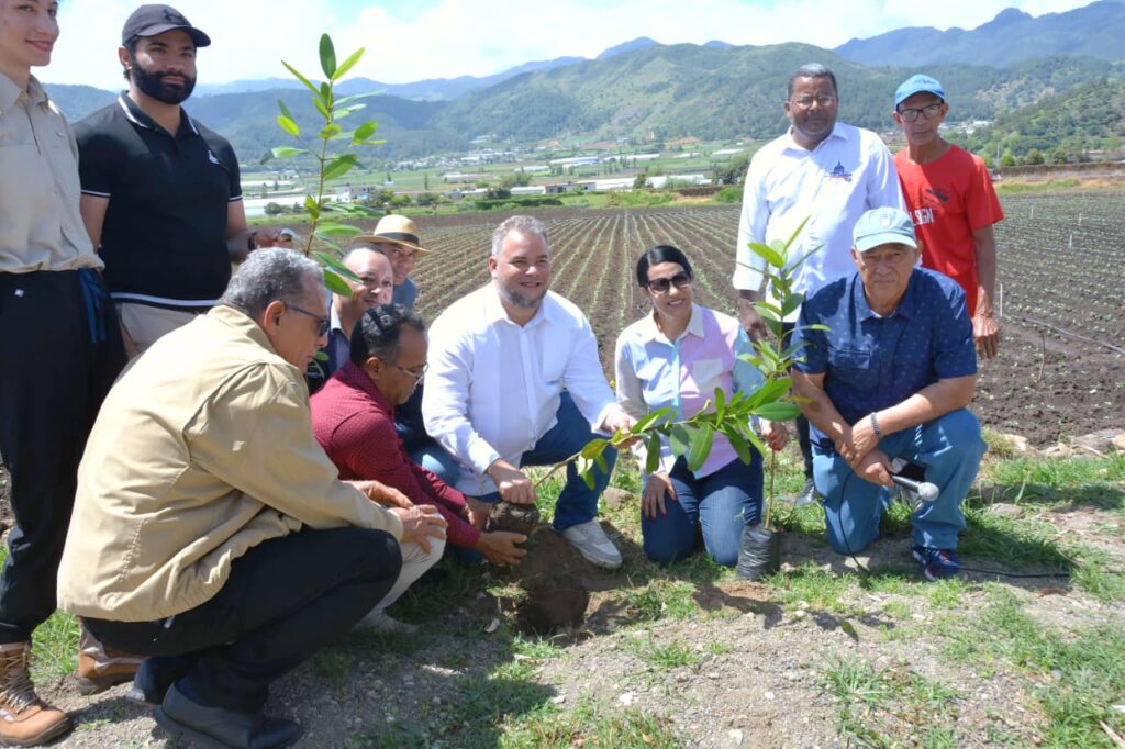 FEDA impulsa la diversificación agropecuaria en Constanza