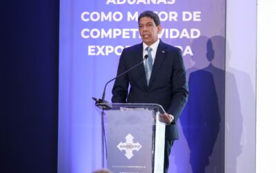Karel Castillo, destaca el incremento de ese sector en el primer trimestre de este año, durante un almuerzo-conferencia con el director general de Aduanas.