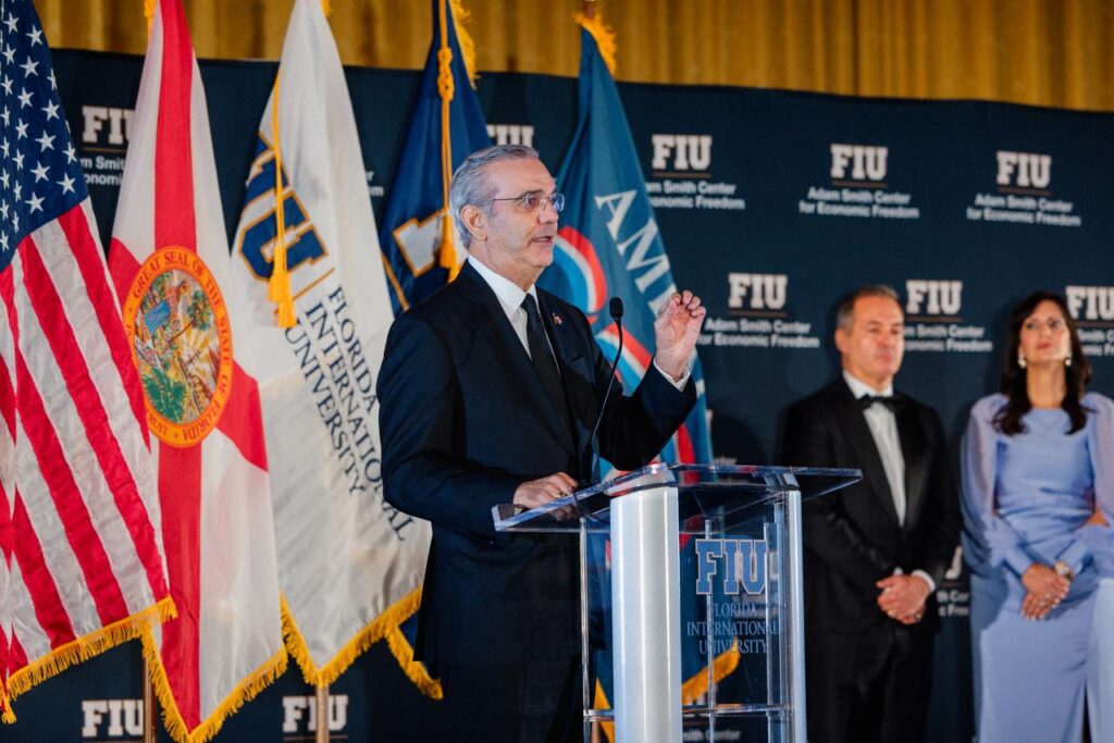 Durante su visita, el mandatario sostuvo encuentros académicos e institucionales y recibió el premio “Champion of Freedom Award” otorgado por la Florida International University