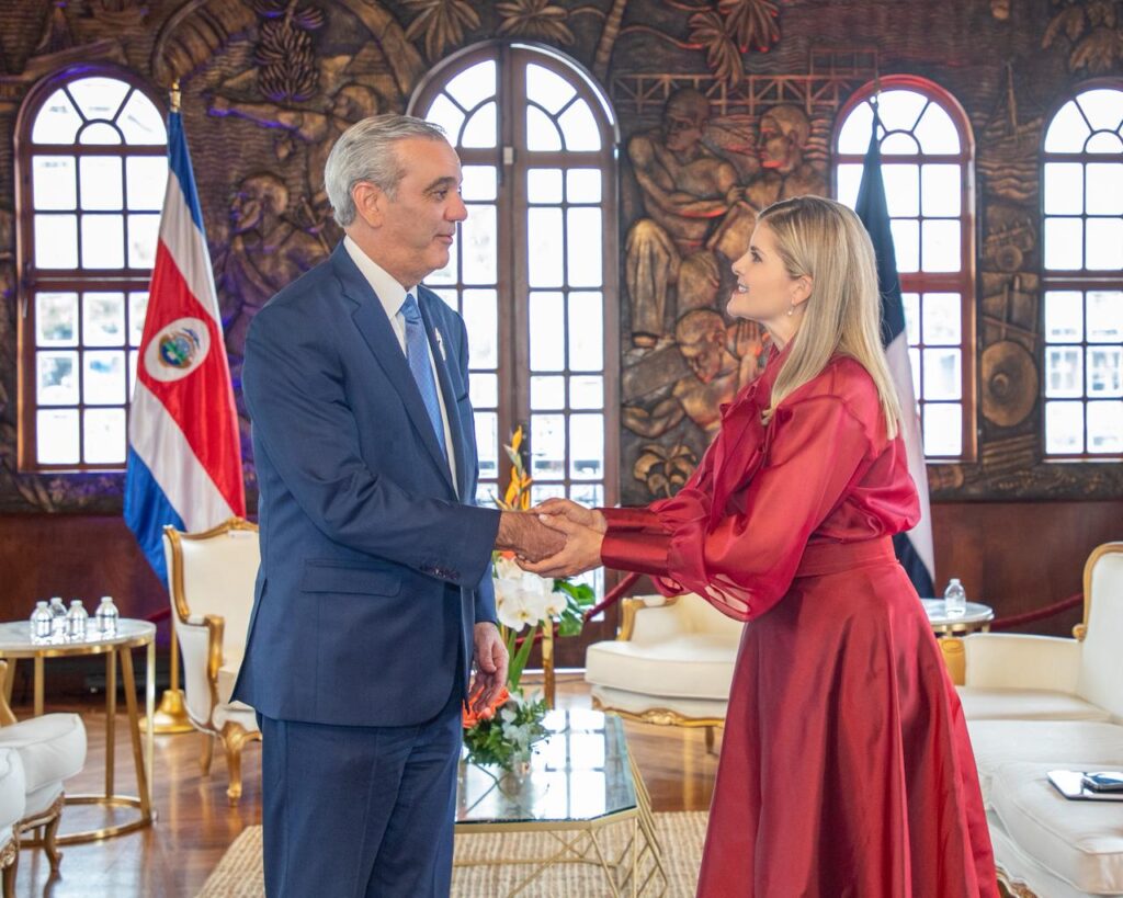 Luis Abinader y Laura Fernández Delgado