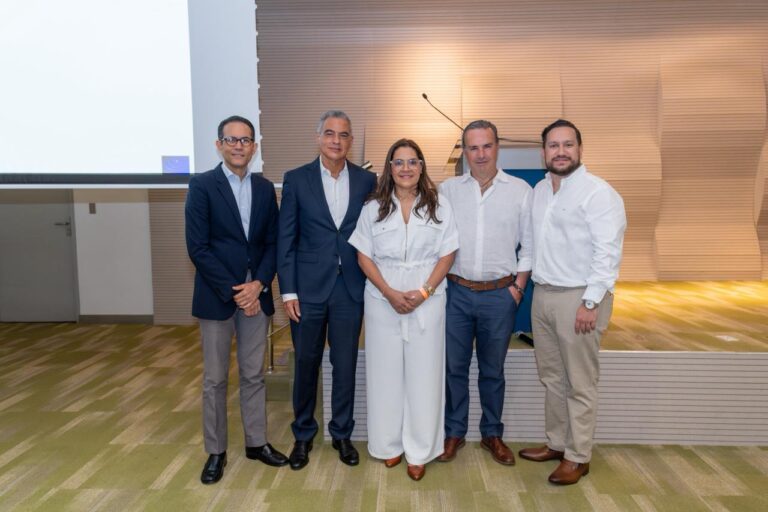 Este curso fue dirigido a residentes de oftalmología, fellows, oculoplásticos y oftalmólogos