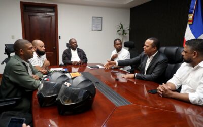 Milton Morrison y representantes del sector motoconcho.