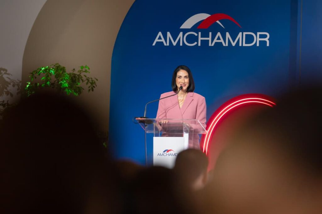 El almuerzo de AMCHAMDR contó con la presencia del presidente de la República, Luis Abinader; ministros, servidores públicos, miembros del Cuerpo Diplomático y representantes del sector empresarial dominicano