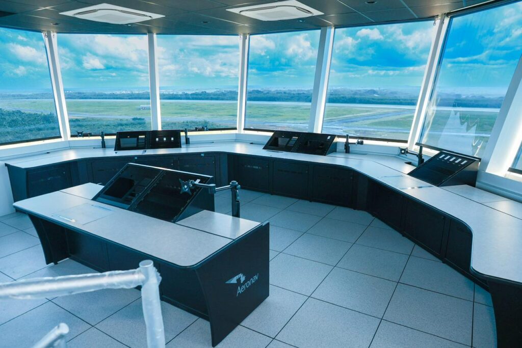 La inversión también incluye una moderna cabina, radio de comunicación, equipo DVOR/DME y sistemas de respaldo energético