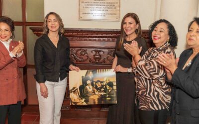 Ministerio de la Mujer y Alcaldía del DN develan tarja en honor a las sufragistas dominicanas
