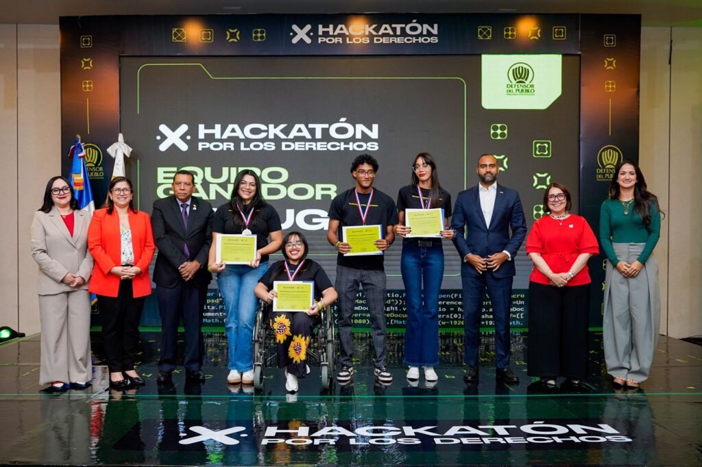Durante dos días de trabajo, equipos conformados por estudiantes de bachillerato y universitarios desarrollaron soluciones tecnológicas, sociales y creativas para abordar problemáticas vinculadas a los derechos fundamentales.