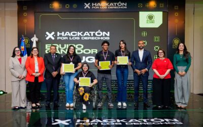 Durante dos días de trabajo, equipos conformados por estudiantes de bachillerato y universitarios desarrollaron soluciones tecnológicas, sociales y creativas para abordar problemáticas vinculadas a los derechos fundamentales.