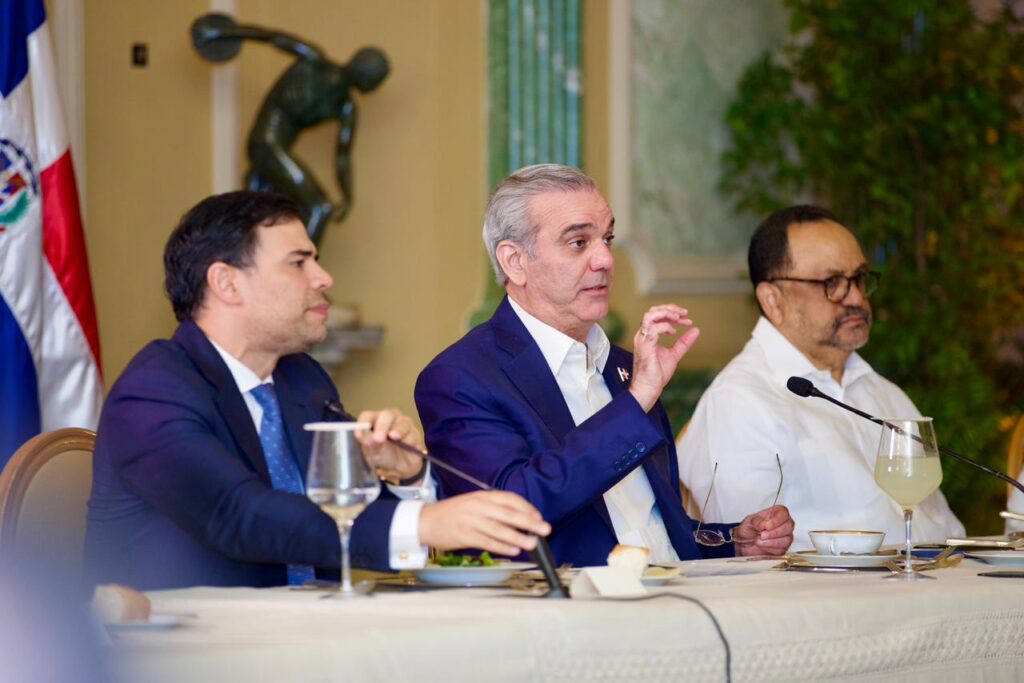 Presidente propone celebrar la Semana del Merengue, promoverán artistas dominicanos en embajadas y consulados