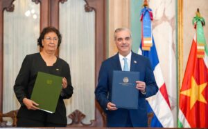 Presidente Abinader y su homóloga de Surinam destacaron la importancia de la conectividad aérea entre ambos países como un factor fundamental para acercar a sus pueblos