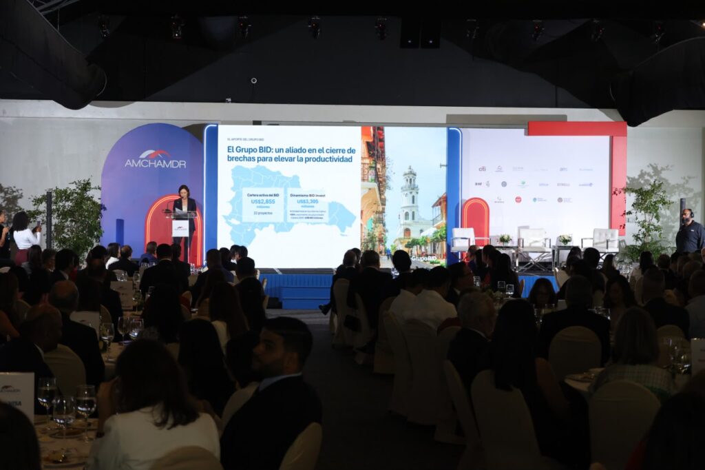 Almuerzo de AMCHAMDR