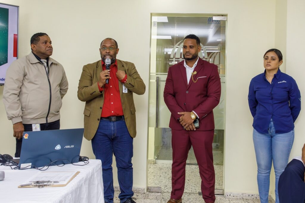 Edeeste imparte charla