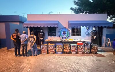 -También fueron ocupadas armas de fuego, tragamonedas, balanzas, prendas y una yipeta.