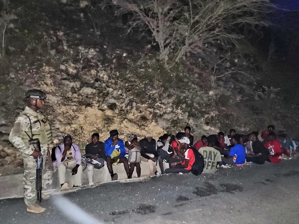 Los extranjeros detenidos por el Ejército fueron entregados a la Dirección General de Migración (DGM).