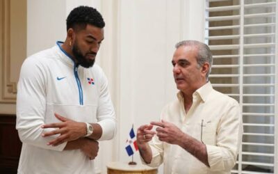 El mandatario y el ministro de Deportes Kelvin Cruz tuvieron una videollamada con el jugador de los Knicks