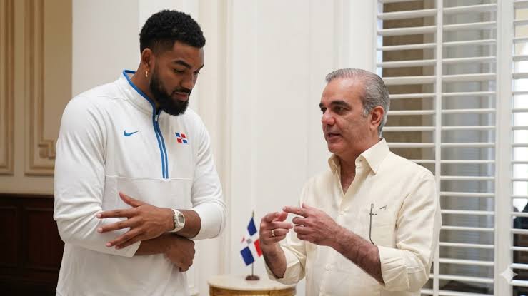 El mandatario y el ministro de Deportes Kelvin Cruz tuvieron una videollamada con el jugador de los Knicks