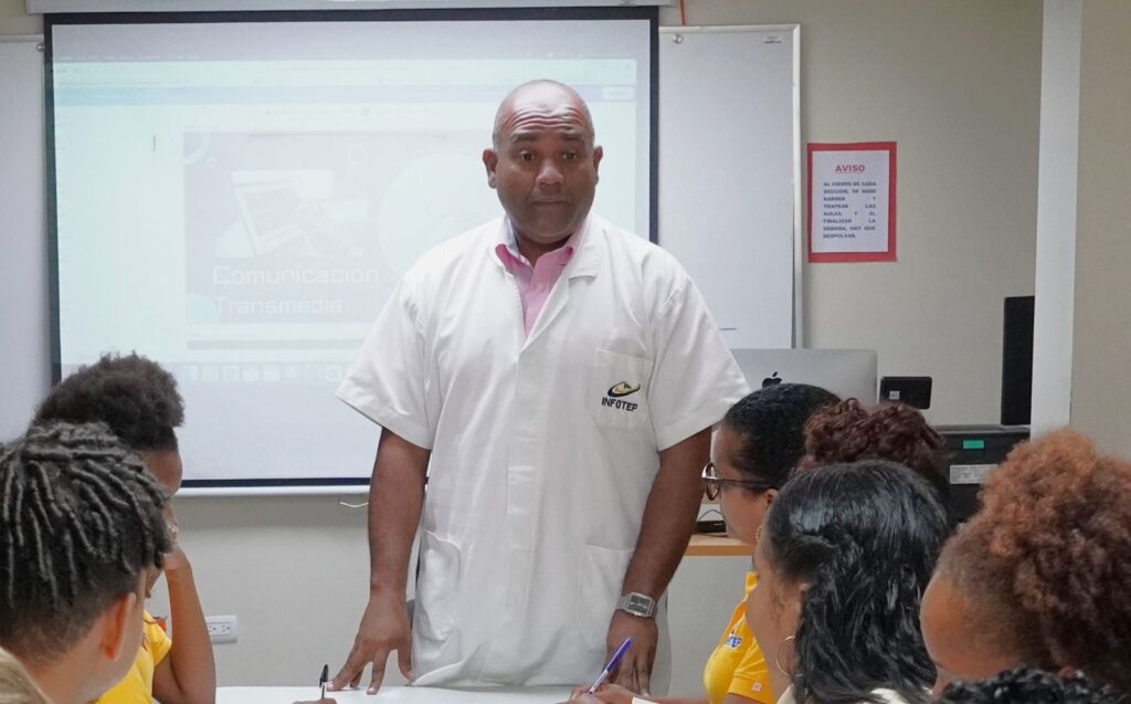 En el Día del Maestro Dominicano, la institución resalta el compromiso de su cuerpo docente y las acciones permanentes de capacitación y actualización que fortalecen la calidad de la formación técnico profesional en todo el país.