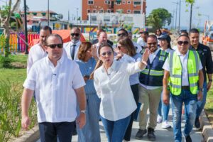 Carolina Mejía y el ministro José Paliza