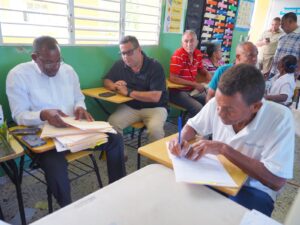 La UTECT continúa con éxito el operativo de firmas en este sector de Santo Domingo Este.
