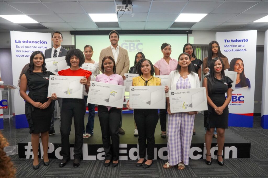La iniciativa marca el inicio del Programa de Reconocimiento al Mérito Estudiantil de la Fundación GBC para impulsar la excelencia académica.