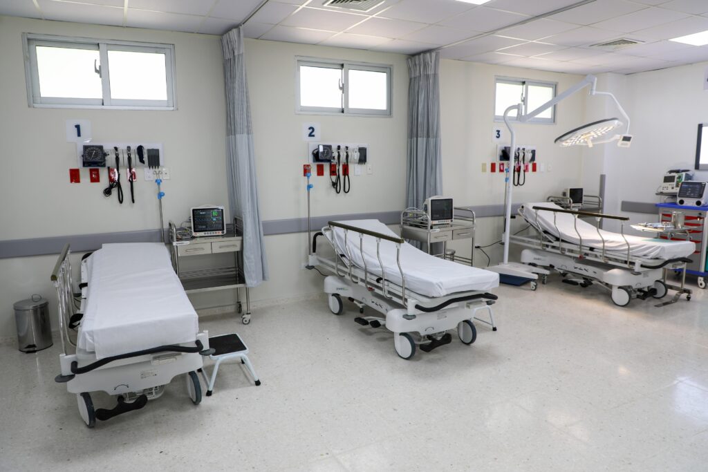 Director ejecutivo del SNS, Julio César Landrón, afirma que la entrega del hospital completamente remozado reafirma el firme compromiso del gobierno del presidente Luis Abinader, la gestión que más ha invertido en salud, con una inversión de verdadero rostro humano para beneficio de la población