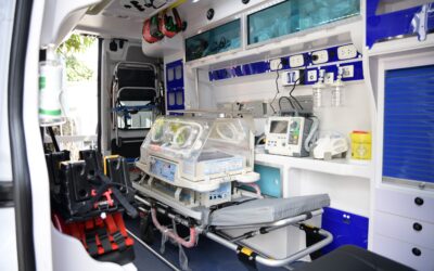 Los pacientes son trasladados en ambulancias con equipos y personal capacitado, cumpliendo con los más altos estándares de calidad internacional.