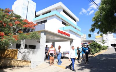 Julio Landrón recorrió el CPN Santa Lucía y el Hospital Periférico de Cienfuegos, donde anunció nuevos equipos y evaluó necesidades de infraestructura
