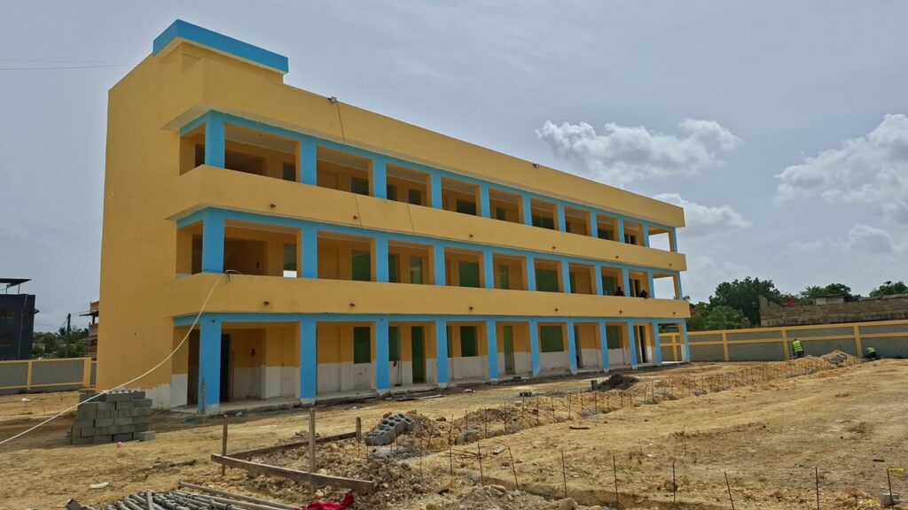 Infraestructura Escolar acelera trabajos y proyecta entregar moderno plantel de 22 aulas a finales de agosto en Santo Domingo Este.