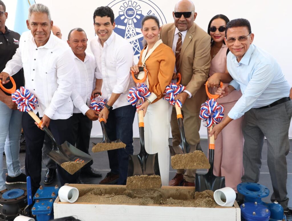 Primer palazo para construcción del acueducto